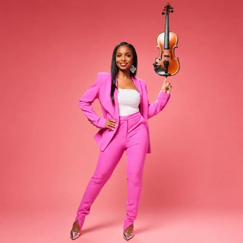 Candice 'Pretty Stringz' Smith headshot